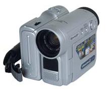 При выборе видеокамеры не гонитесь за малыми размерами (будет дрожать в руке и сильные шумы звука), не берите камеру пишущую сразу на DVD диски (намаетесь с перекодировками для видеомонтажа)